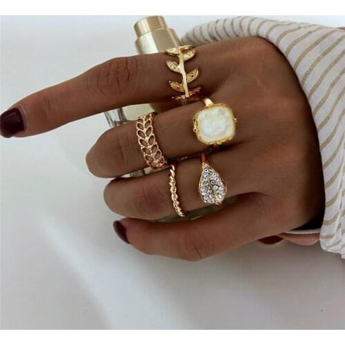 Fashion Creative Natural stone Rings Set For Women Bohemian Crystal Leaves Chain Knuckle Pearl Rings Finger Ring Jewelry
