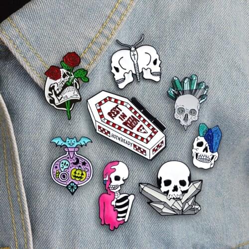 Skull Box Butterfly Skull Crystal Skull Death Bat Bat Potion Pumpkin Exaggerated Halloween Brooch Gift Party Gift Emblem Jewelry