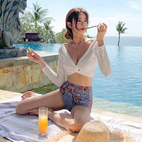 2021 New Popular Korean Fashion Swimsuit Split Long Sleeve Big V Neck Bandage Halter Two-Piece High Waist Shorts Fu Hot Spring