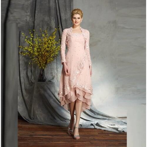 Latest Charming Short Blush Two Pieces Mother of the Bride Dresses Strapless Lace Tea Length Wedding Party Gowns Tiered