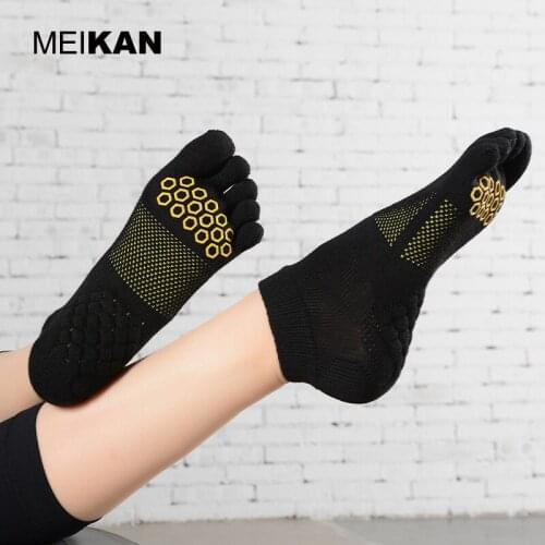 Mens and womens honeycomb air cushion five-finger socks cotton yarn breathable three-dimensional anti-wear and anti-skid five