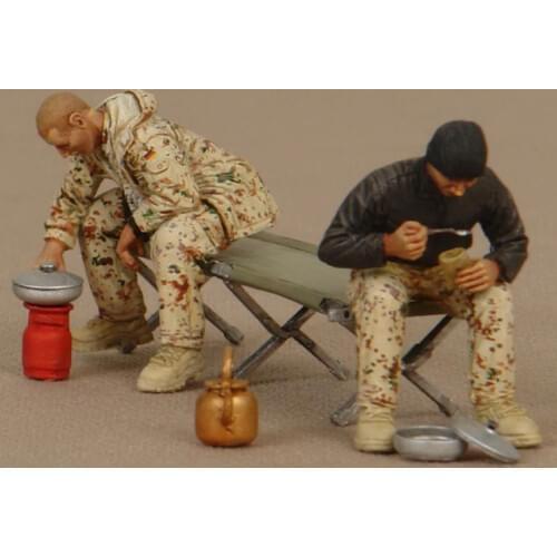 1/35 Resin Model figure GK Soldier Soldiers of the Bundeswehr in camp Military theme of WWII Unassembled and unpainted kit