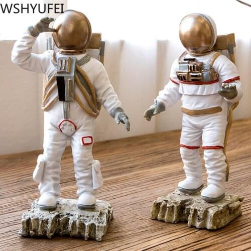 New style Astronaut model resin decoration Living room bedroom office Table creative decorations Shop decoration WSHYUFEI