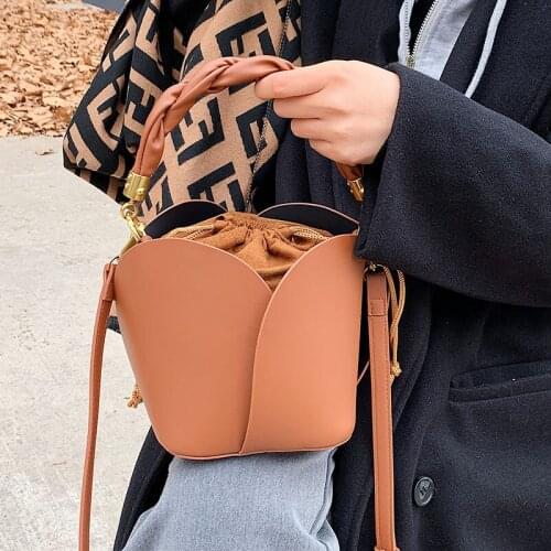 Trendy Totes Bags Fashion Bucket Handbags For Women 2021 New Drawstring Design Women Fashion Oblique Satchel Leather Crossbody B