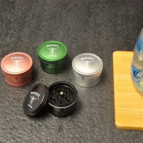 63 MM Tobacco Grinder Portable 4 Layers HORNET Hand Grinder Spice Grass Crusher with Diamond Teeth Aluminum Smoking Accessories