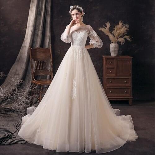 Bride Wedding Dress Mid-sleeve Light Wedding Dress 2021 New Bride Simple Dream Hepburn V-neck Small Tail Was Thin