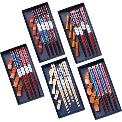 Wood Sushi Chopsticks Set Adult Eating Utensils Chop Sticks Stand Rest Cute 4 Pairs Chinese Japanese Kitchen Accessory