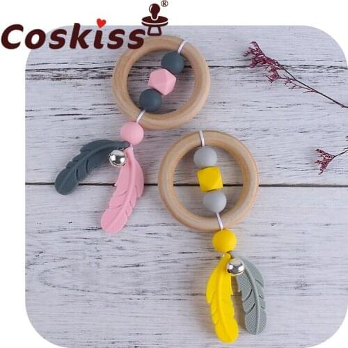 Coskiss BPA Free Silicone Beads Feather Pendant Beech Wooden Teething Ring Baby Toy Product 7 Colors Baby Molar Gift