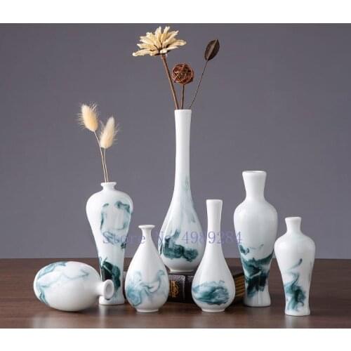 Creative modern Chinese ceramics Retro Blue and white porcelain vase Home living room Flower arrangement Decorative ornaments