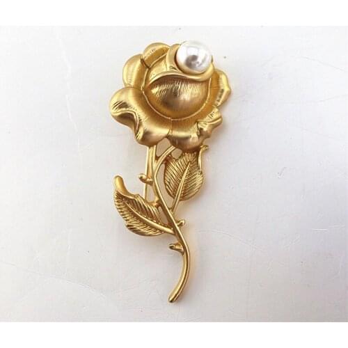 2020 New European and American matte gold antique rose flower imitation pearl ladies fashion personality brooch