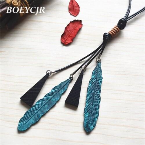 BOEYCJR Vintage Feather & Wood Pendant Necklace Rope Chain Ethnic Handmade Jewelry Pendant Necklace for Women Gift