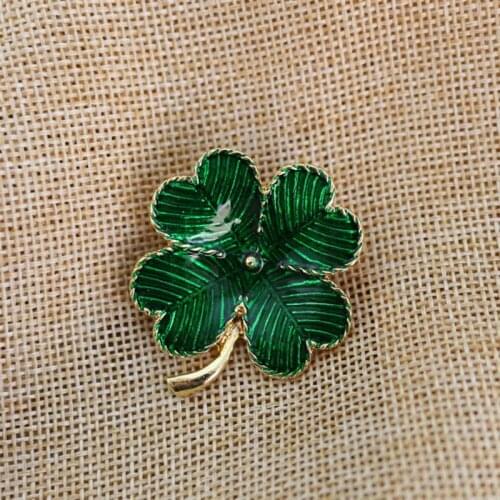 2pcs Shamrock Gold Plated Four Leaf Brooch Clover Retro Lapel Pin St. Patricks Day Accessory (Green)