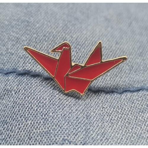 Red Paper Crane Enamel Brooches Cartoon Lapel Pins Backpack School Bag Cute Badge Jewelry Gifts