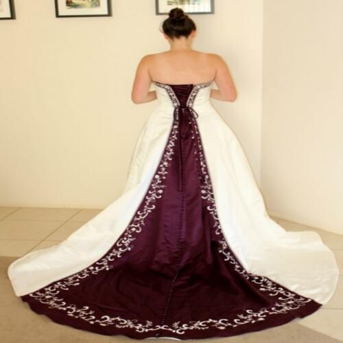 Purple And White Embroidery Wedding Dresses Boho 2019 Strapless Satin Sweep Train Bride Dress Elegant vestido de noiva Custom