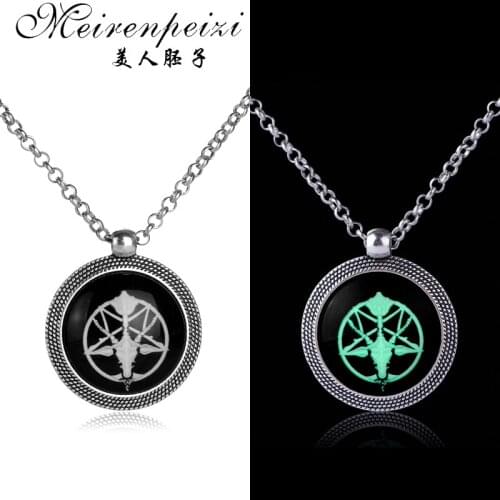 Classic Vintage Game Jewelry Punk Luminous Wolf Head Pendants Necklaces Glow in the Dark Christmas Gift Free Shipping