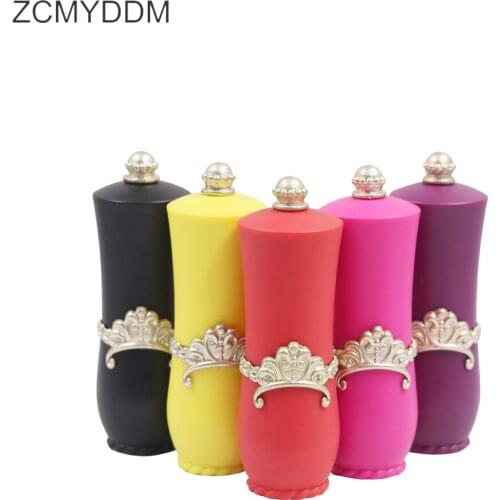 ZCMYDDM 1PC Fashion Lipstick Shaped Needles Pin Cushion with 5 Sewing Needles for Rotatable Safety Needle Holder Sewing Tool