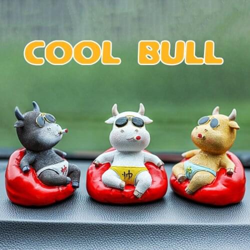 Car-Styling Gangster Cow Car Ornament Fashion Creative Car Decoration Toys with Chain and Sticker Car Interiot Accessories