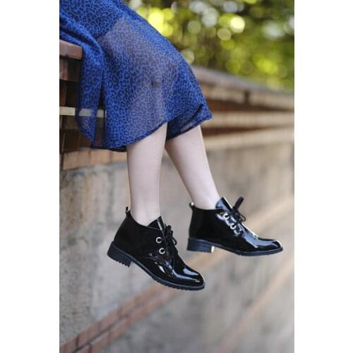 Hass Brief Laced Women Boots