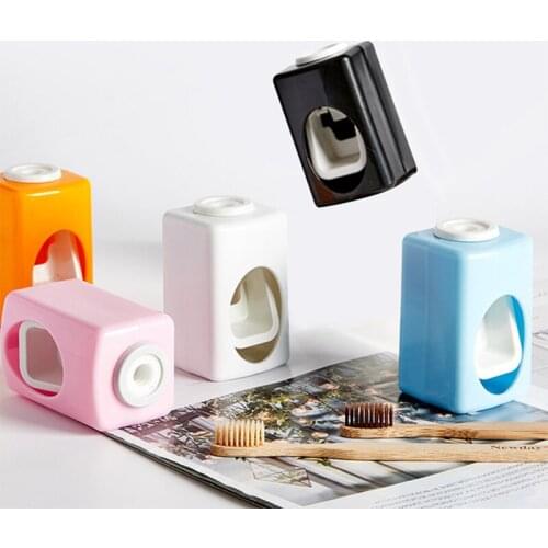New Creative Automatic Toothpaste Squeezer Toothpaste Dispenser Wall Mount Dust-proof Bathroom Accessories Set Toothbrush Holder