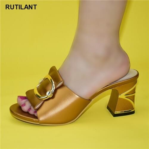 Latest Design Luxury 2021 Elegant Crystal Women Shoes Italian Women Wedding with Rhinestone Nigerian Party Wedding Pumps