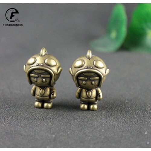 Vintage Copper Figure Astronaut Action Figure Statue Keychains Pendants Small Ornaments Lucky Home Decor Desktop Decorations