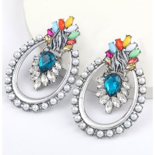 Fashion Metal Hollow Oval Acrylic Imitation Pearl Earrings Womens Creative Bohemian Drop Earrings Banquet Jewelry Accessories