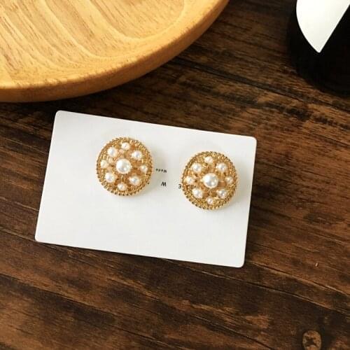 Classic retro golden pearl round earrings for women Simple palace girl party romantic wedding gift jewelry temperament earrings
