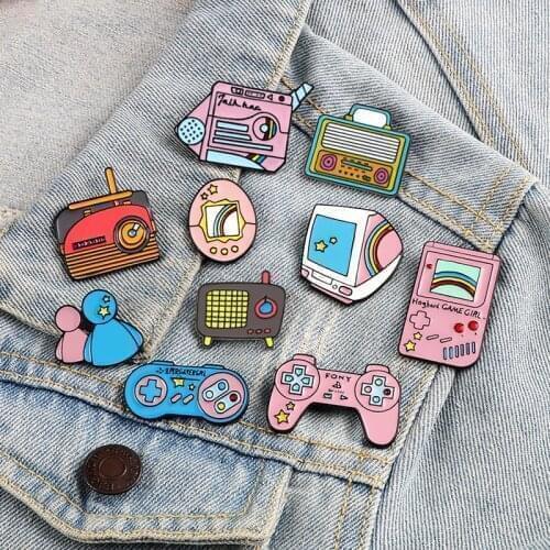 Old School Game Machine Enamel Brooch Metal Pins Cute Retro Cartoon Badge Backpack Lapel Pin Fashion Jewelry Gift for Friend Kid