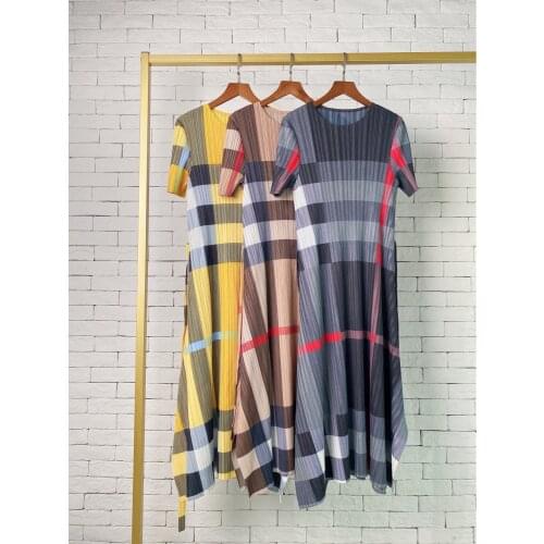 Plus Size Dress Summer For Women 45-75kg 2021 New Round Neck Short Sleeved Geometric Print Stretch Miyake Pleated Dress Midi