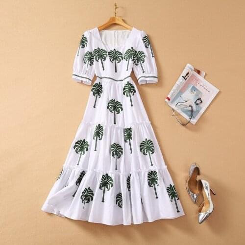 Womens European and American wear 2021 winter new style Short sleeve square collar embroidery Fashionable white pleated dress