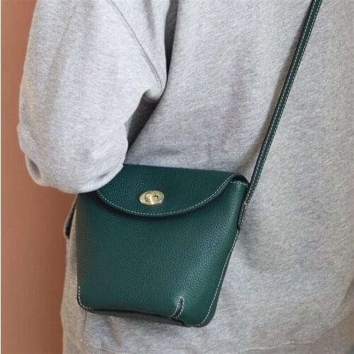 Leather bag female 2020 new fashion bucket bag female retro small shoulder bag shoulder bag simple wild messenger bag