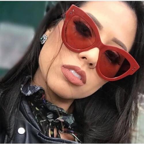 Red Oversized Cat Eye Sunglasses Women Trendy Italy Designer Retro Sun Glasses Female Rivet Shades For Women UV400