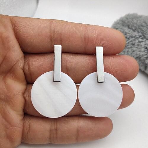 2020 Women Natural Shell Earrings 25mm Fashion Round Pendant Earrings Metal Long Earrings for Women Jewelry