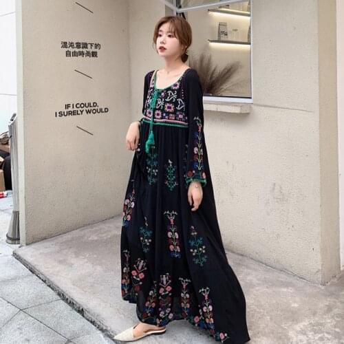 Summer new Korean loose fashion womens dress retro tassel V-neck embroidery big swing dress bohemian travel beach long dress