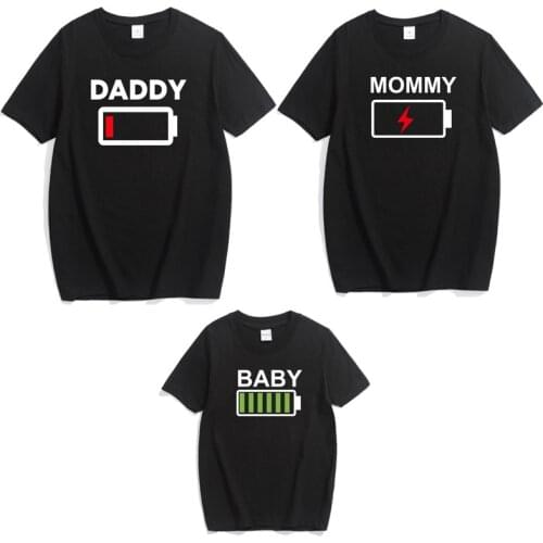2019 Charging Battery Print Family T Shirts Mommy and Me Clothes Family Christmas Pajamas 100% Cotton Like Father Love Mom Shirt