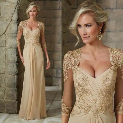 2020 Gorgeous Champagne Chiffon Lace Plunge Neckline Mother of the Bride Dresses With 3/4 Sleeves Wedding Party Gowns Back Out