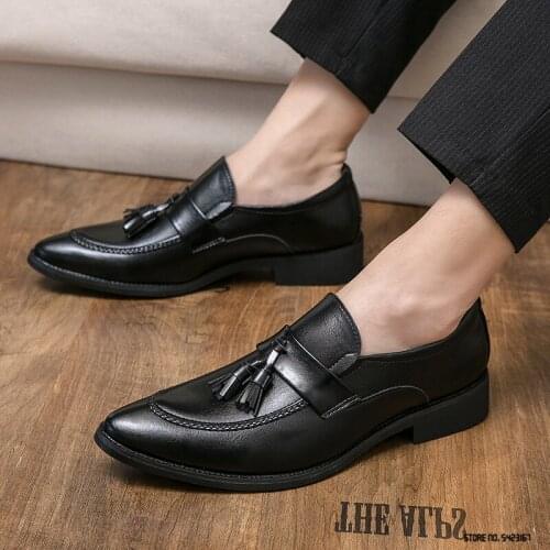 Fashion Pointed Tassels Patent Leather Flats Shoes For Men Casual Oxford Formal Dress Wedding Footwear Sapatos Tenis Masculino