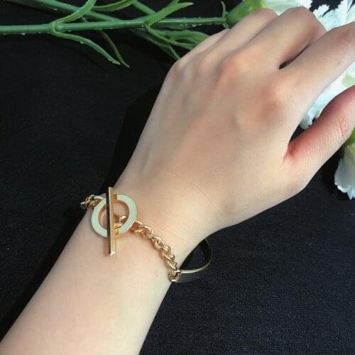High-quality Glamorous Fashion Simple Geometric Wild Punk Jewelry Female Retro Heavy Metal Alloy C-shaped Keychain Bracelet