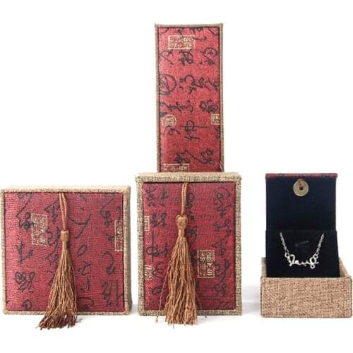 China High Quality Retro Ring Box Classic Vintage Retro Style Red Linen Photo Box Bracelet Pendant Tassel Box Necklace Box