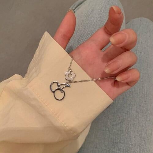 VSnow Minimalist Asymmetric Cherry Flower Pendant Necklace for Women Exquisite Silver Color Metal Hollow Chain Necklace Jewelry