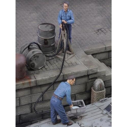 2pcs Unpainted Gasoline Workers Combo GK Resin Figure 1/35 Scale Model Kit Resin Colorless Self-Assembled Toy No.1283