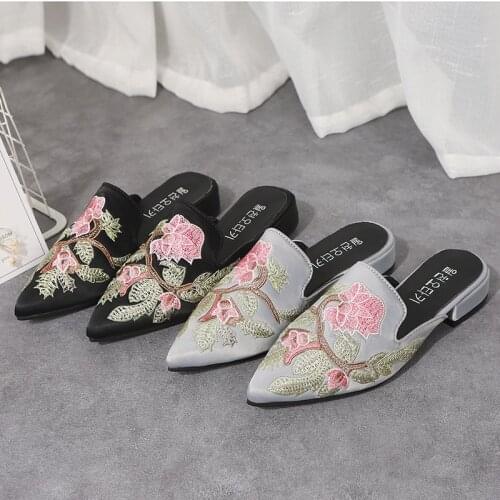 2021 NEW Chinese Style Slides EUR35-42 Ethnic Embroidee Slippers Exquisitely Ernate Women shoes 2 colors Beige & Black