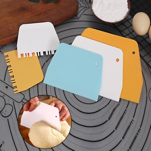 1Pc Dough Cake Cutter Slicer Spatula for Cake Cream Scraper Pasty Cutters Scraper Irregular Teeth Edge DIY Baking Tools