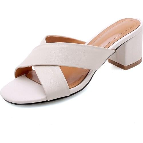 New product in the summer of 2019 with square head thick with leather outside wear sandals female 33-43