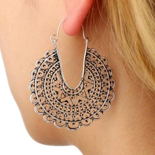 Geometric Circular Carving Stud Earring for Women Big Round Wavy Lace Stud Earrings Fashion Jewelry 2021 Kolczyki Aretes