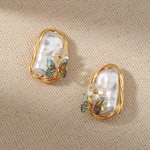 Gold Circle Earrings Vintage Baroque Pearl Earrings Women Jewelry Color Butterfly Stud Earring French Temperament Jewelry