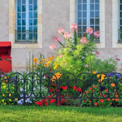 Hollow Yard Fence Easy to Install Plastic Courtyard Indoor Fencing Patio Edging Flower Panel DIY Picket Fencing for Garden