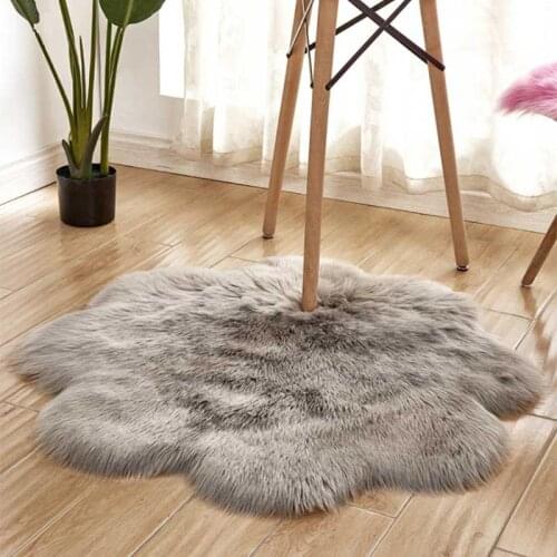 Plum Blossom-shaped Artificial Wool Carpets Window Showcase Cushion Living Room Plush Mats Sofa Coffee Table Foot Pad Furry Rugs