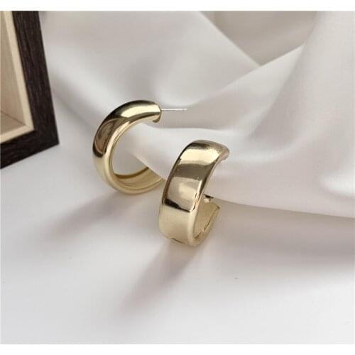 2021 New Simple Geometric Hollow Circle Metal Gold Chic Hoop Earrings for Women Fashion Temperament Jewelry Gifts Accessories