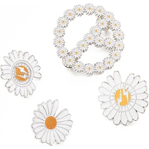 Simple White Daisies Enamel Brooch Women Lightning Chrysanthemum Lapel Pin Badges Jackets Backpack Fashion Pins Jewelry for Girl